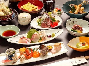 ・おもてなし懐石　華やかな料理に加え、岩国寿司も味わえます