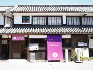 「暮らしの宿　てまり「ゆきかい」」の美観地区内、岡山のライフスタイルショップ「美観堂」の2Fがお部屋です