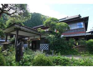 「千人風呂　金谷旅館　日本一の総檜風呂」の江戸の末より創業150年。当館は今も静かに時を刻んでいます。