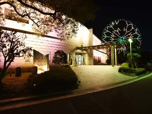 「ホテルシーサイド江戸川」の【外観】夜のエントランス