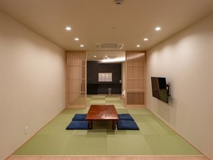 「UTAKATA　HOTEL　HIMEJI（2024年2月オープン）」のリビング