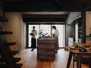 「八百熊川　ＹＡＯ－ＫＵＭＡＧＡＷＡ　ＳＴＡＹ＆ＥＸＰＬＯＲＥ」のアイランドキッチン