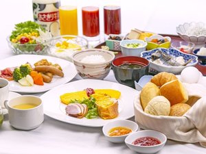 朝食ビュッフェ全景