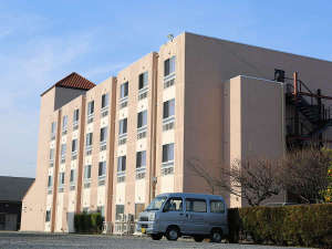 「ホテル　久喜」の【外観】駐車場も広々とご用意しております。