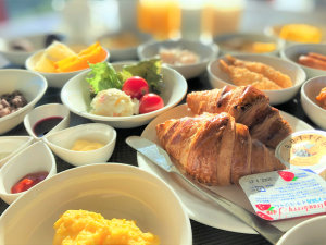 【朝食】朝食のクロワッサンは焼き立てを提供♪サクサク食感をお楽しみください！