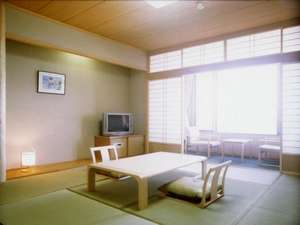 雄大な桜島を望めるゆったりとした１０畳の和室です。