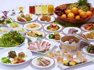 【夕食】バラエティー豊かな和食・洋食・中華・沖縄料理をビュッフェスタイルにてご賞味ください。
