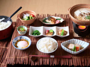 【朝食一例】旅館ならではの和定食。朝から食が進みます