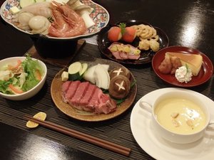 海鮮付き近江牛の陶板焼きディナー（一例）※写真内の海鮮食材は２人分です