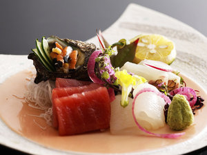 【お料理イメージ】日本海で獲れた新鮮な海の幸ほか、四季が生み出す美味をご提供いたします。