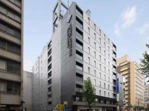 「ホテルマイステイズ名古屋錦」のホテル外観　ホテルマイステイズ名古屋錦は、名古屋随一の繁華街、栄の中心に位置するホテルです。