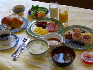 朝食バイキング　和食・洋食　中華粥もあります。