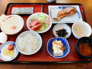 和食朝食の一例（バイキング）