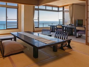 伊豆大島を臨む海側　最上階露天風呂付客室　９５平米