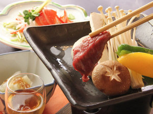 ・【お料理】大人気の信州牛とお野菜の蒸し陶板鍋、寒い季節にピッタリの温かさです