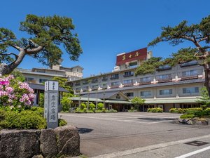 「新潟・岩室温泉　自家源泉の宿　富士屋」の富士屋外観