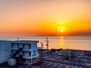 「KAMOME　SLOW　HOTEL　THE　COMPACT」の外観　sunset