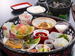 朝食例：「福島県産こしひかり」によく合うおかずと体に沁みる「しじみのお味噌汁」