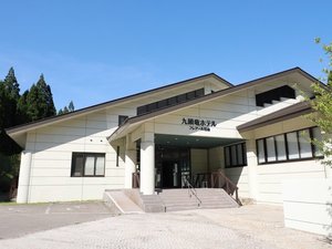 「大野市地域交流センター　ホテルフレアール和泉」の外観