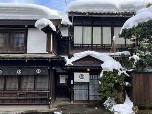 「宮田旅館」の外観（冬）