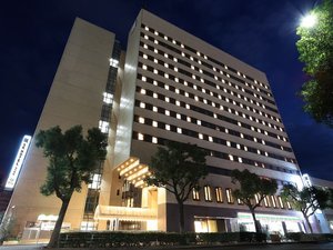 「ＳＫ　ＨＯＴＥＬ　神戸駅前」のホテル外観(夜)