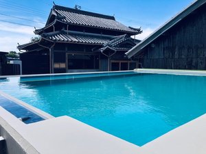 「Awajishima　dog　stay.CHIKUSA」の通年ご利用いただけるワンちゃん専用の屋外プール
