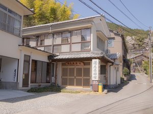 「湯元屋旅館」の外観