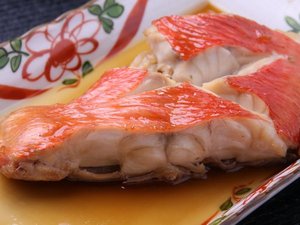 金目は切り身で♪上品に♪濃い目の煮汁がビールとかレモンサワー、ご飯にも合います！