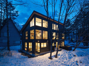 「ＳＩＬＶＥＲ　ＭＡＰＬＥ　ＣＨＡＬＥＴ」の外観