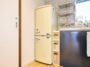 ・【冷蔵庫】大きめの冷凍冷蔵庫。お料理に必要な食材もたっぷり入ります