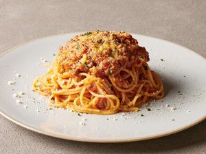 「ホテルイタリア軒」のイタリア軒発祥の「ミートソース」を使った伝統のボロニア風ミートソーススパゲッティ