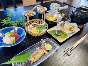 「生駒のお宿　城山旅館」の鮎特有の上品な香りを感じながら、旬の味覚をお楽しみください