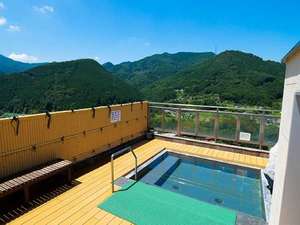「亀の井ホテル　長瀞寄居」の【露天風呂】最上階にある展望露天風呂