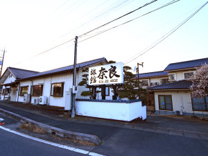 「レトロな食堂を営む　奈良旅館」の国道6号線から見えます！