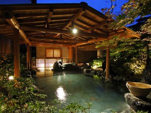 庭園露天風呂「たまゆらの湯」夜の雰囲気