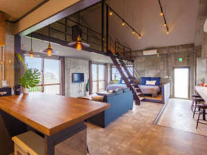 「かりゆしコンドミニアムリゾート南城　ATELIER　HYAKUNA(アトリエ」のお部屋は71.87㎡のゆったりした空間を確保。プライベートな時間を静かな場所で過ごすのに最適です。