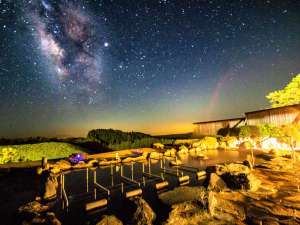 【露天風呂・星空】季節によって様々な表情を見せてくれる大自然を全身で感じる事が出来ます。