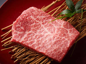 会津牛ステーキは上質な脂がのった、炭火ととても相性の良い食材。溢れる肉汁が特。