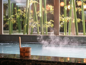 「スーパーホテル新井・新潟　天然温泉　影虎の湯」の天然保湿成分メタケイ酸を含んだ天然温泉で、一日の疲れをリフレッシュください