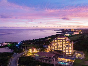 「ホテルシギラミラージュ」の【鳥瞰】海と空と大地、移りゆく景色の調和”をコンセプトとした海に近い高層ホテル
