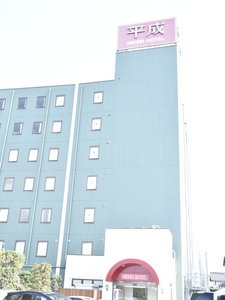 「平成ホテル」の西入口
