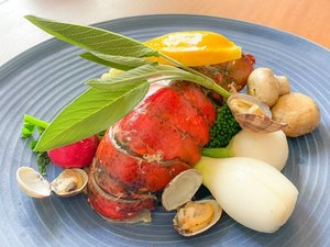 魚料理一例　オマール海老のロースト