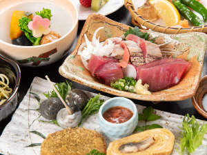 *お夕食「焼津づくし」　カツオ、マグロ、桜えび、しらず等、焼津のし旬の食材がいっぱい！
