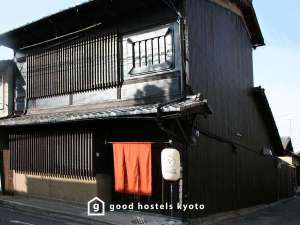 「Guesthouse　KYOTO　COMPASS」の築100年の古民家が街にほどよく溶け込んでいます