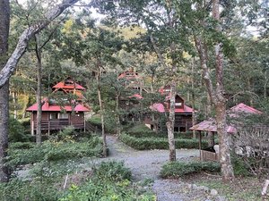 「スカイロッジ銀河村」のコテージ群