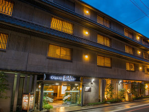 「京都の町のど真ん中、お風呂とお料理の宿　旅館こうろ」の・【外観】京都の街並みに溶け込む和モダンのおしゃれな旅館でゆったりお過ごしください