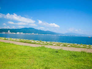 琵琶湖畔をぶらり散歩やジョギングが気持ちいい。。