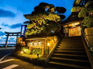 「丹後旅の宿　万助楼（まんすけろう）」の【外観】一歩足を踏み込めば、そこはまるで竜宮城…