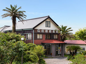 「岬観光ホテル」の*【外観】昭和の古きよき建物に泊りながらゆっくりと疲れを癒してください。
