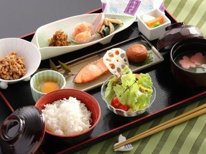 *【食事】朝食一例、滋賀県の郷土食材を用いた和定食です